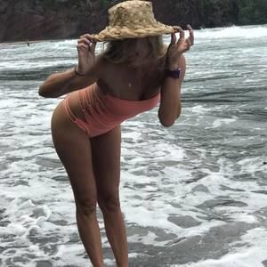 Aloha and Mahalo for stopping by my closet🤙🏼